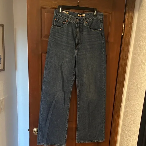 Levi's Ribcage Wide Leg High Rise Jeans - Picture 6 of 9